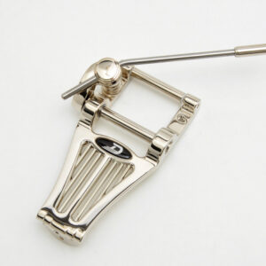 Duesenberg TDRLLN - tremolo do gitary elektrycznej